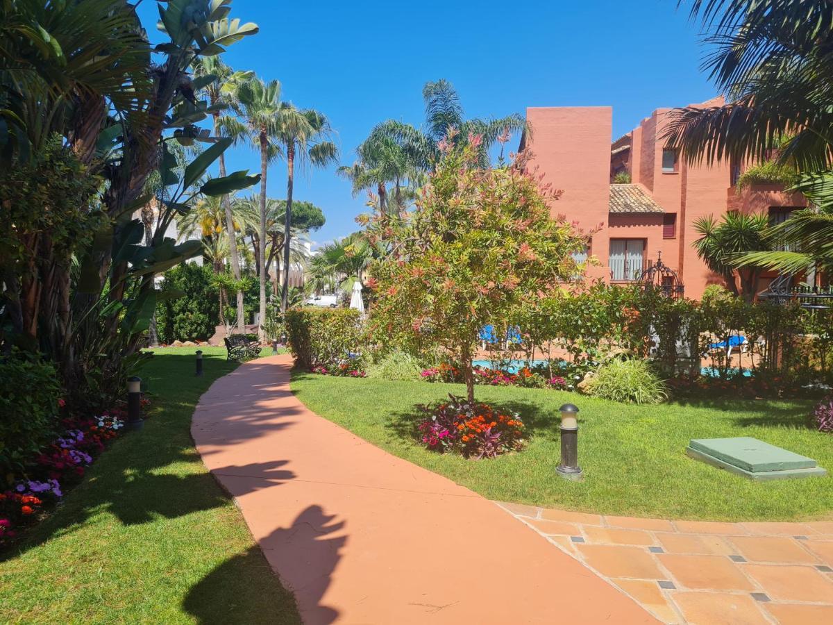 Luxury 2-Bed Apartment In Elviria W Pool Marbella Exterior foto