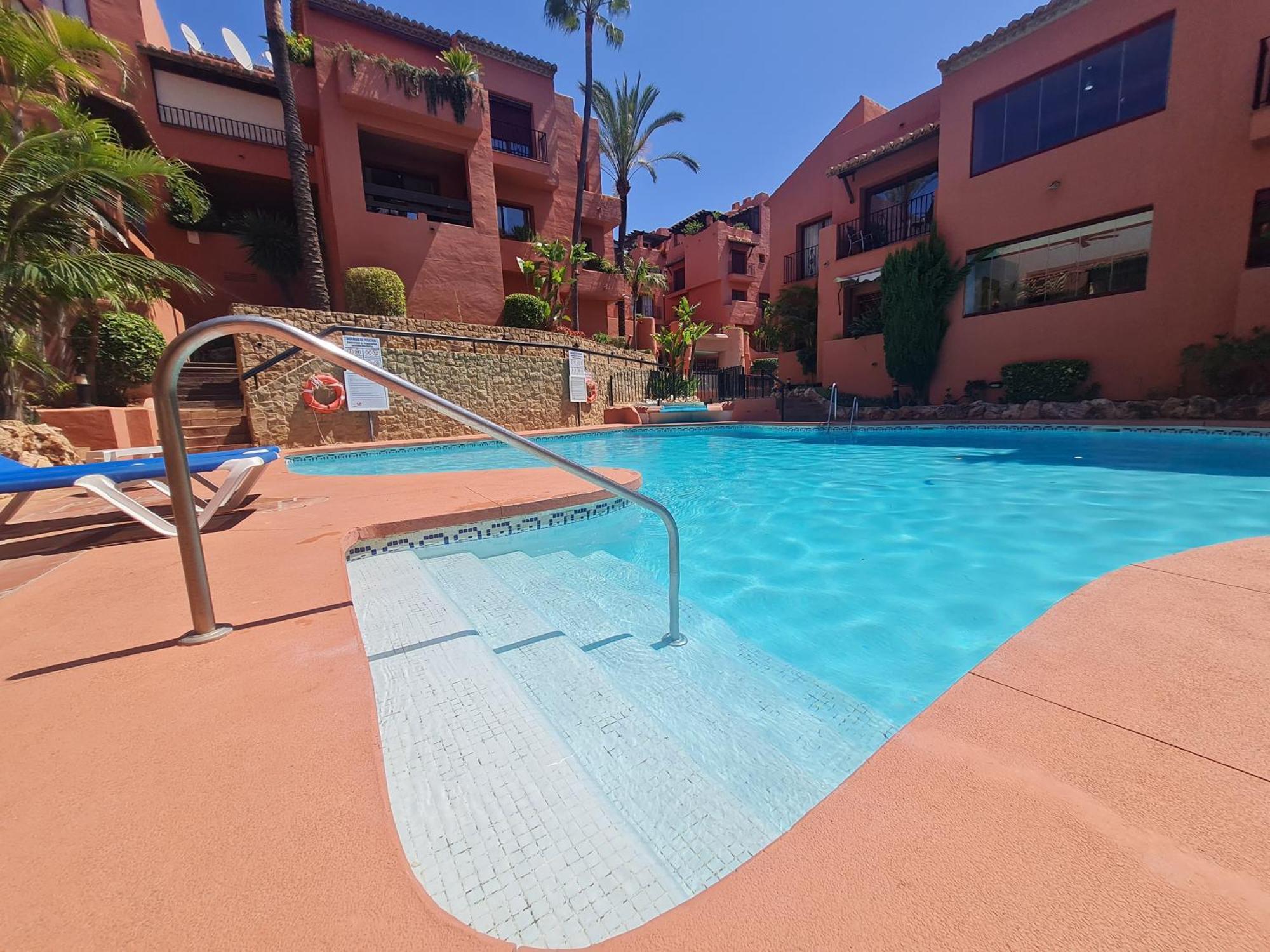 Luxury 2-Bed Apartment In Elviria W Pool Marbella Exterior foto